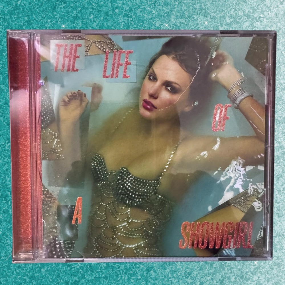 NWT Signed Taylor Swift The Life of a Showgirl Limited Edition CD with heart!‎